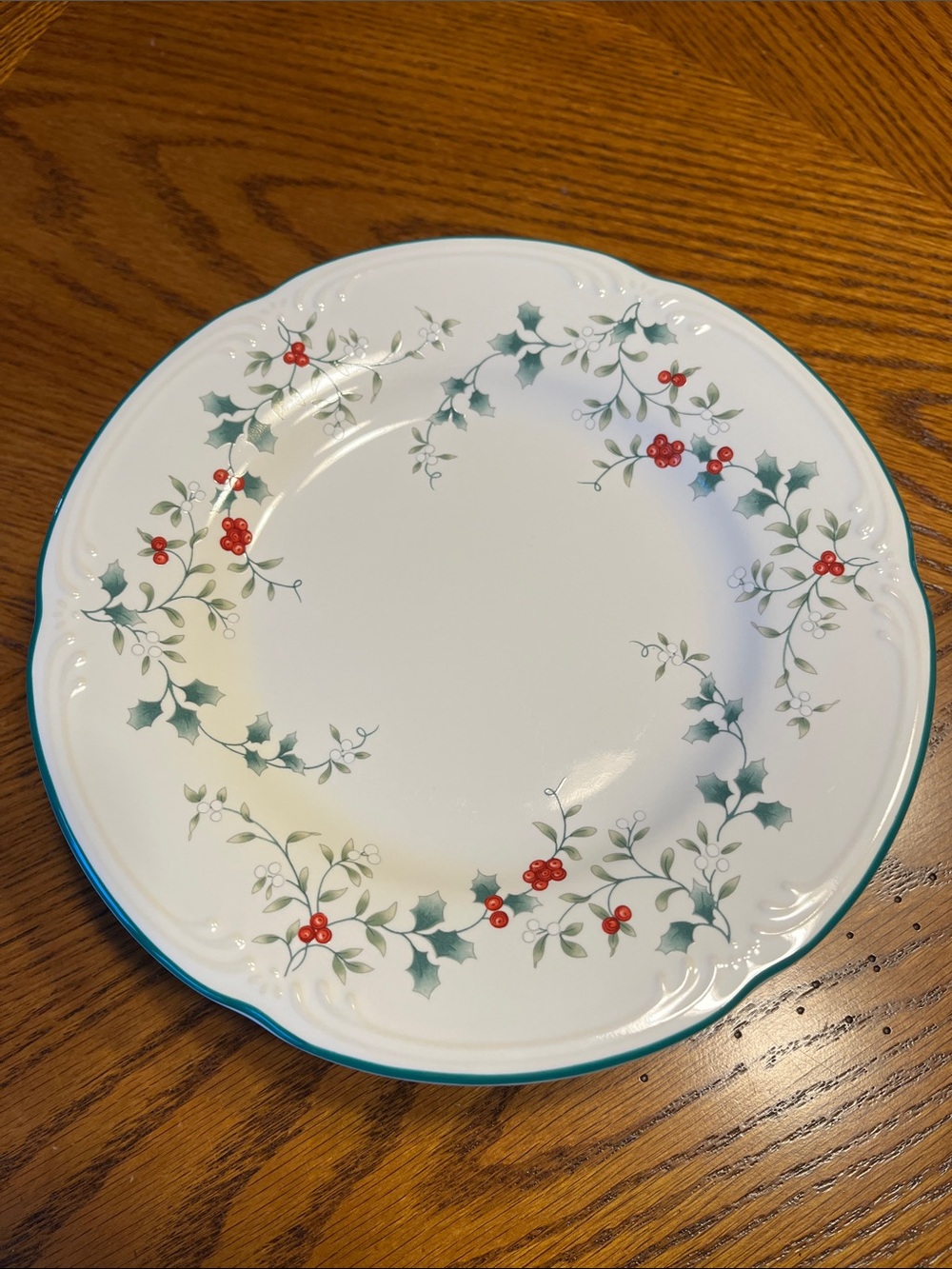 Pfaltzgraff Winterberry 8” salad plates - set of 2